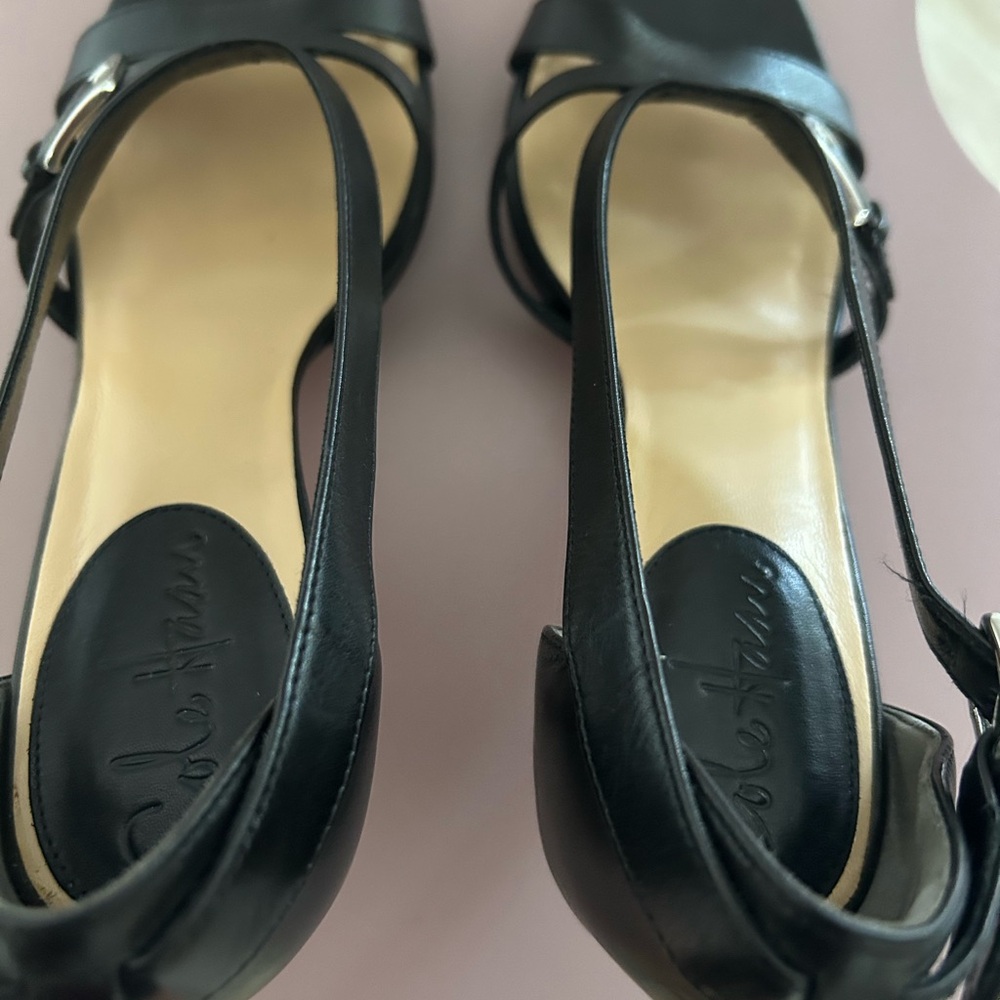 Cole Haan NIKE Air Pumps - Black
Like New - Picture 2 of 8
